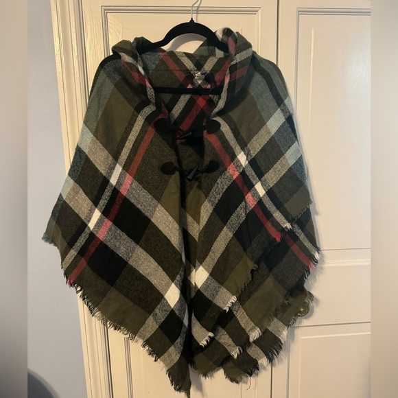 Super cuter trendy Plaid Poncho warm. So cute over any outfit! - Picture 1 of 11